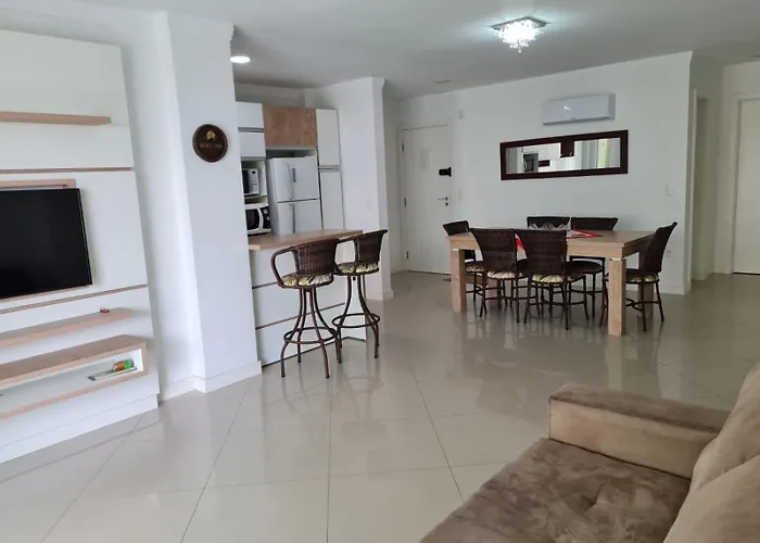 Amplo E Aconchegante Apartamento Com 3 Quartos A 50M Da Praia De Bombas