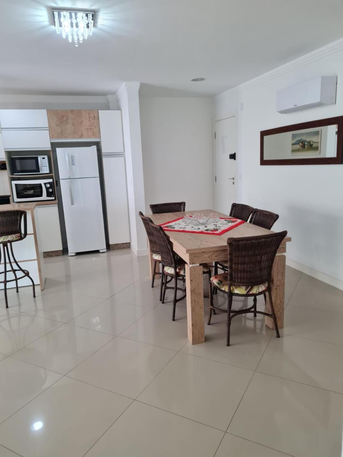 Apartment Amplo E Aconchegante Com 3 Quartos A 50m Da De Bombas *